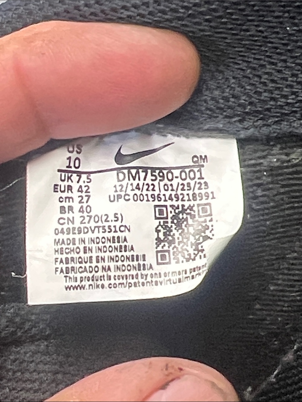 Nike Black Leather Low-Top Sneakers with White Sole and Silver Swoosh - Picture 10 of 10